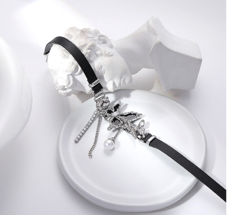 Chic Noir Butterfly Choker with Pearl Accent